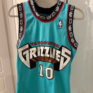 Mitchell & Ness Men’s Memphis Grizzlies Mike Bibby #10 Swingman Blue Jersey